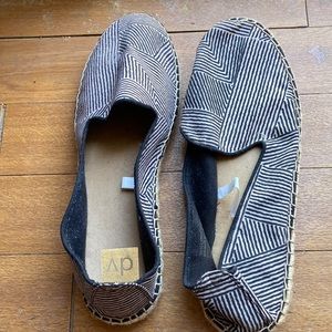 Target DV slip on espradille type flats sz 11